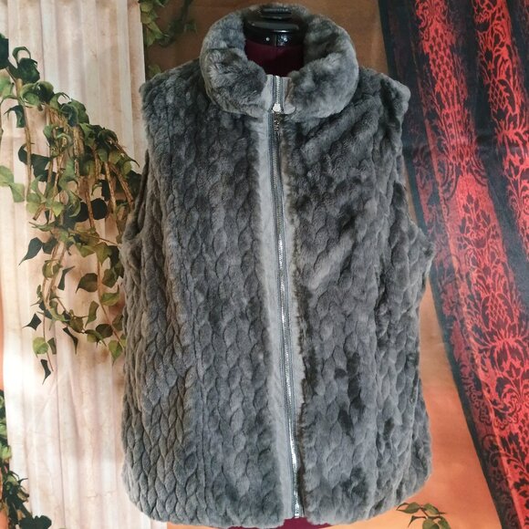 Catherine Malandrino Jackets & Blazers - Catherine Malandrino Sze 1X Gray Faux Fur Zip Mock Neck Sleeveless Vest